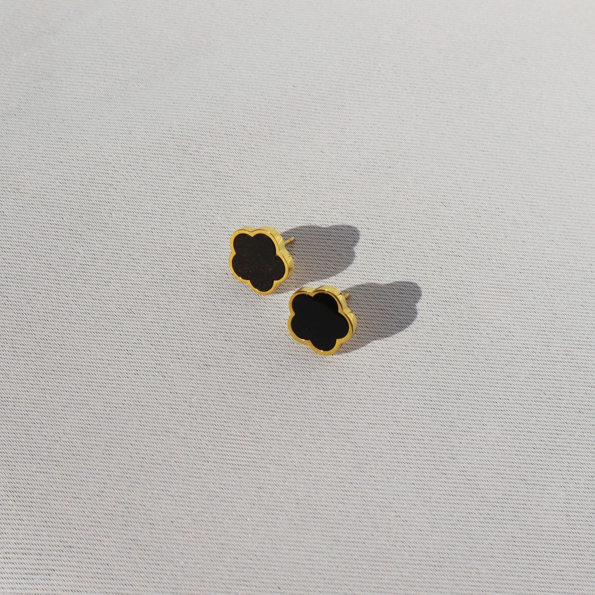 Black Bloom Stud Earrings, 18K Gold Plated Steel – Waterproof Gold Jewelry – Aella Jewelry Co.