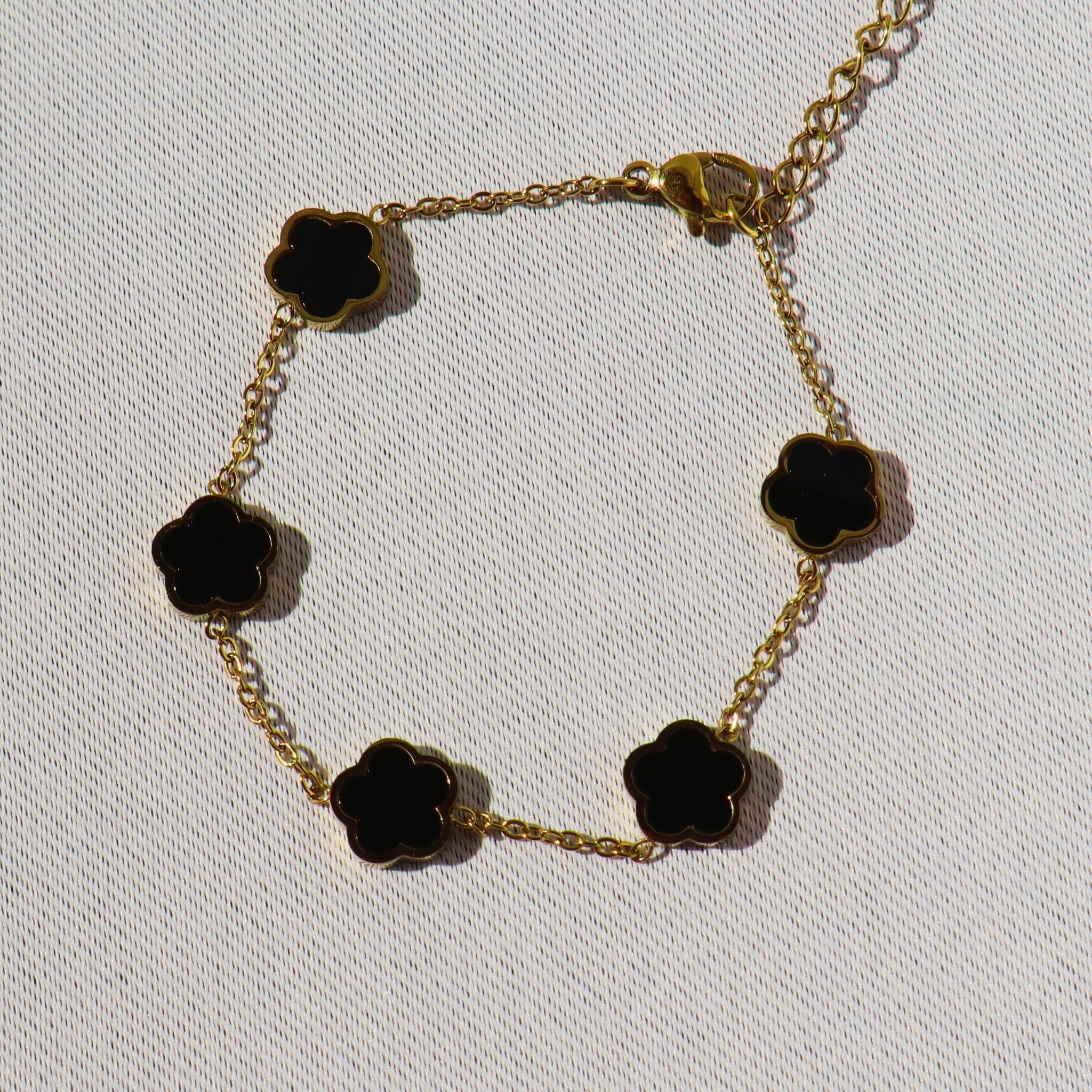 Midnight Clover Bracelet, 18K Gold Plated Steel – Waterproof Gold Jewelry – Aella Jewelry Co.