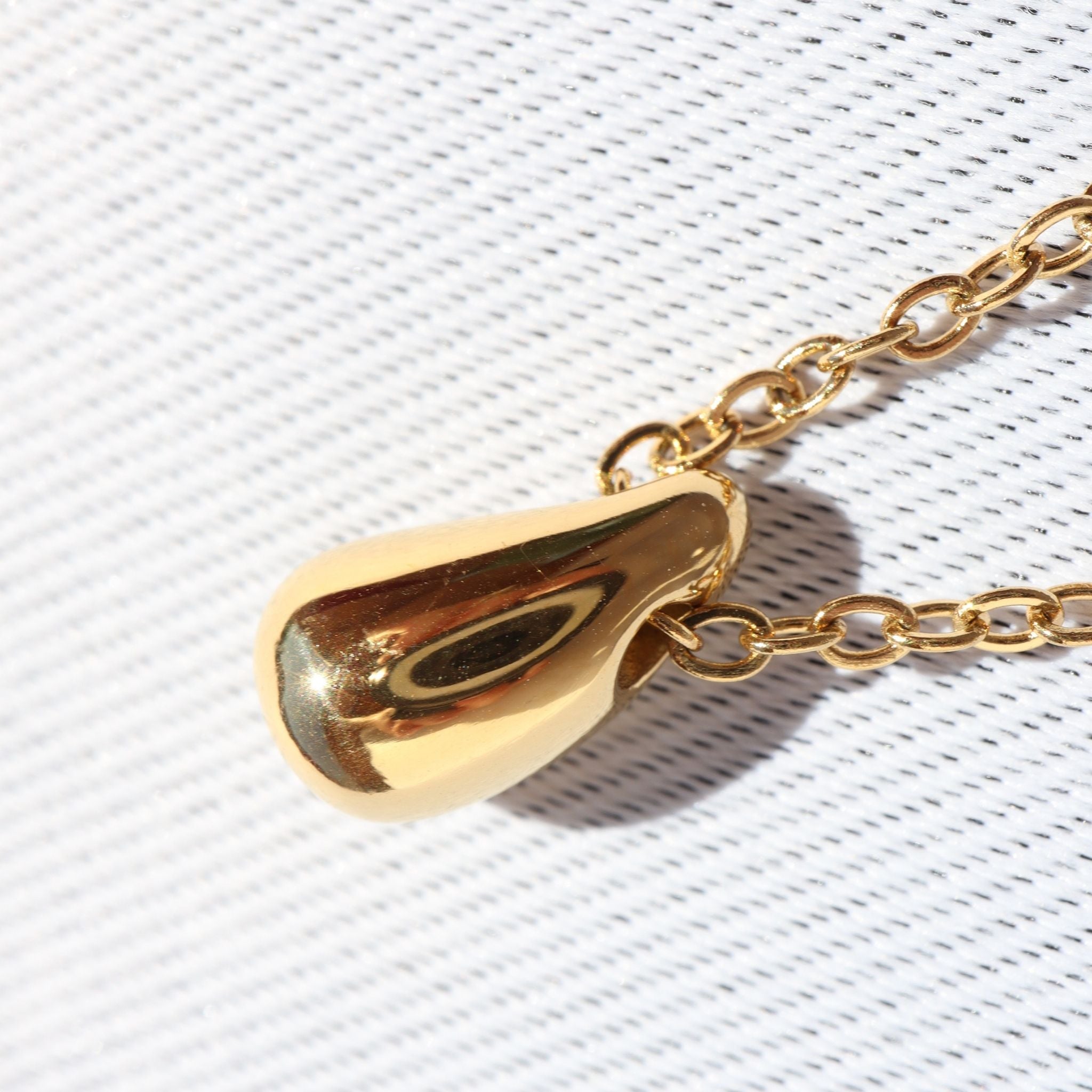 Golden Teardrop Necklace, 18K Gold Plated Steel – Waterproof Gold Jewelry – Aella Jewelry Co.