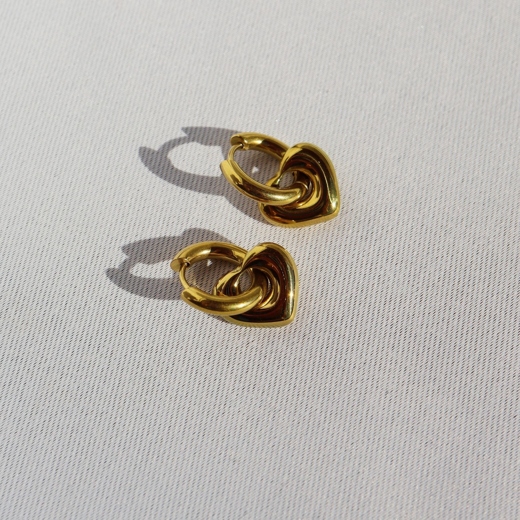 Bold Heart Link Hoop Earrings, 18K Gold Plated Steel – Waterproof Gold Jewelry – Aella Jewelry Co.