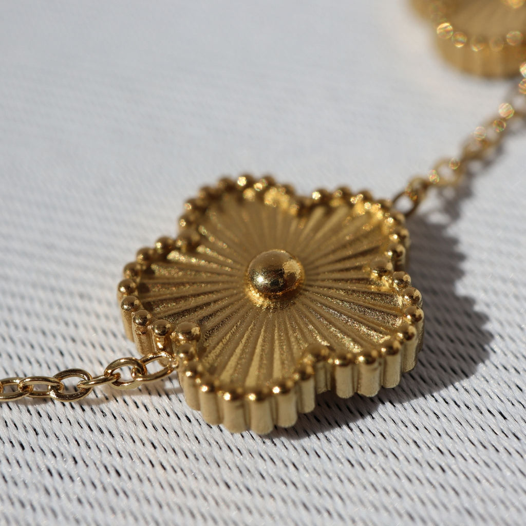 Golden Daisy Bracelet, 18K Gold Plated Steel – Waterproof Gold Jewelry – Aella Jewelry Co.