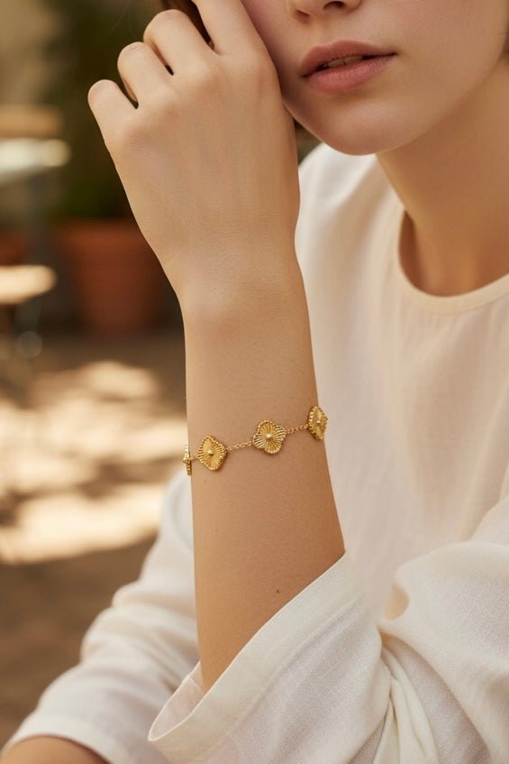 Golden Daisy Bracelet, 18K Gold Plated Steel – Waterproof Gold Jewelry – Aella Jewelry Co.