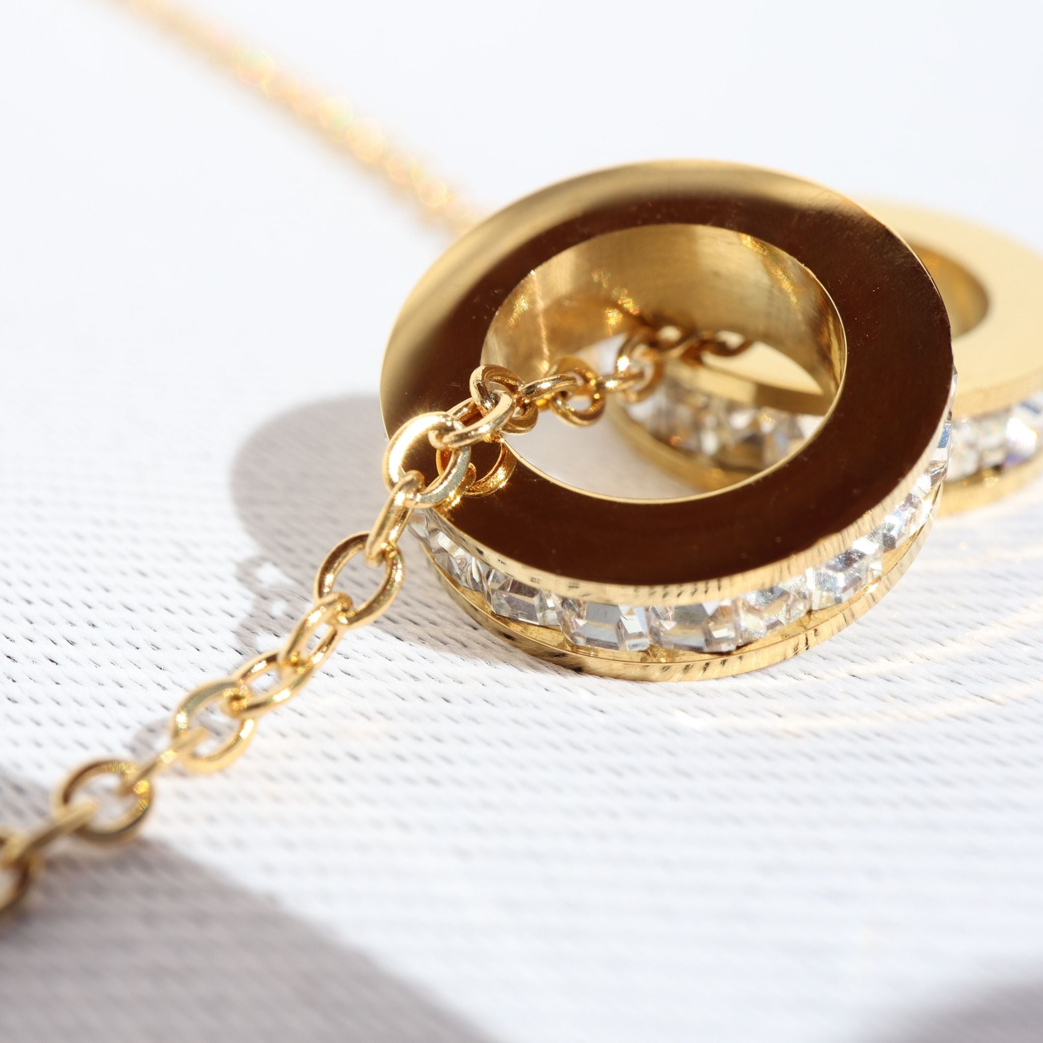 Waterproof Twin Halo Gold Necklace – 18K Gold Plated Stainless Steel, Non Tarnish Dainty Pendant – Waterproof Gold Jewelry – Aella Jewelry Co.