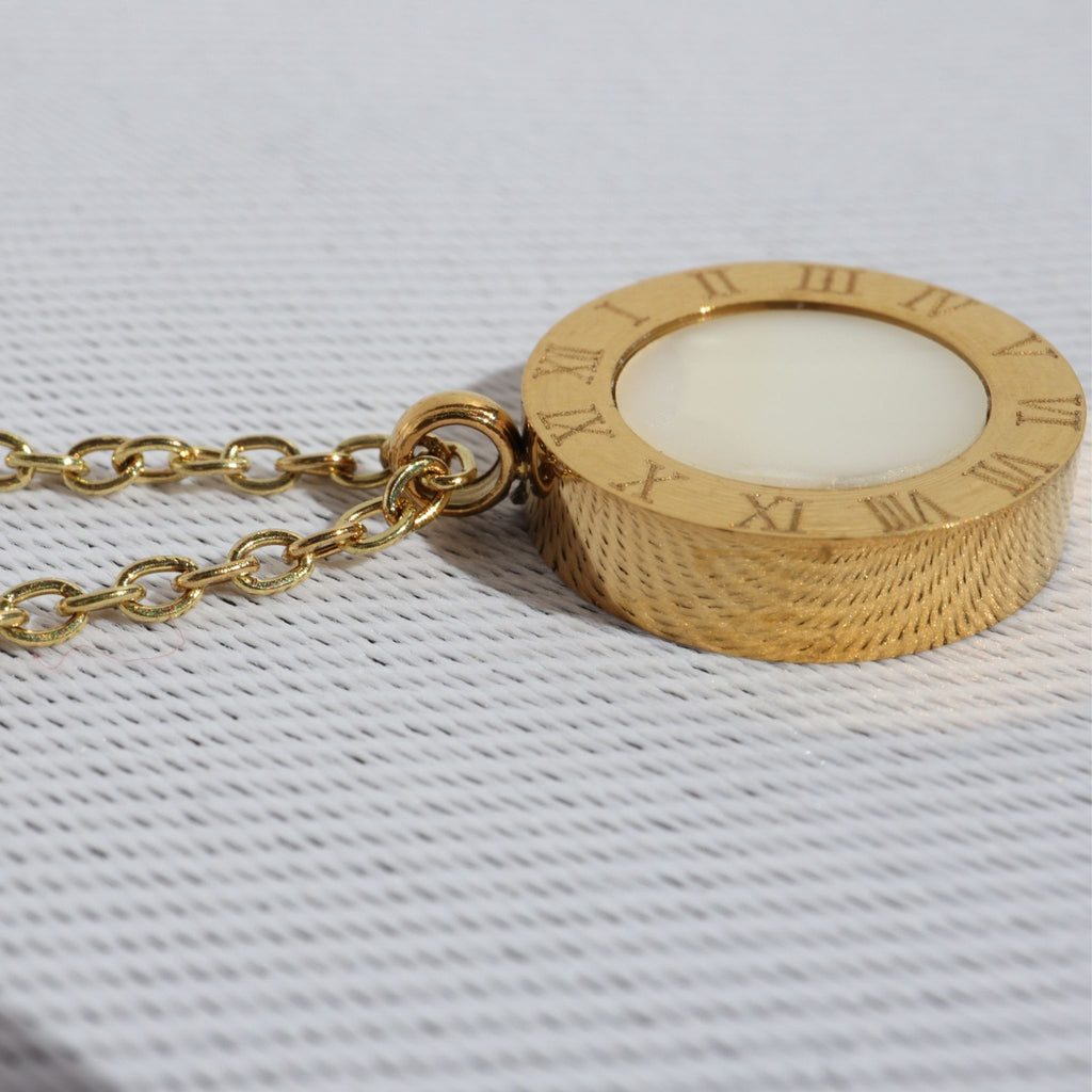 Reversible Roman Coin Pendant Necklace – 18K Gold Plated Stainless Steel – Waterproof Gold Jewelry – Aella Jewelry Co.
