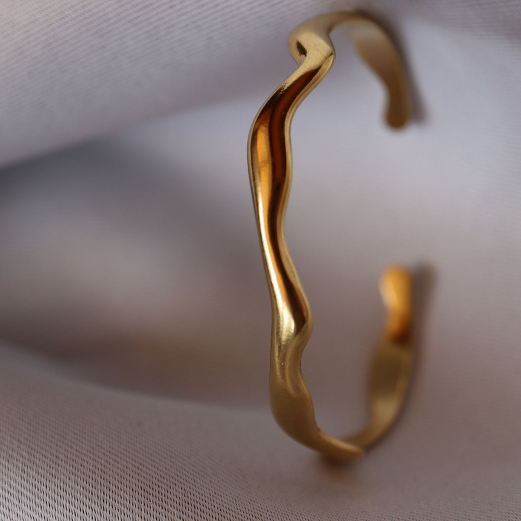 Sculpted Wave Cuff Bracelet – 18K Gold Plated Stainless Steel – Waterproof Gold Jewelry – Aella Jewelry Co.
