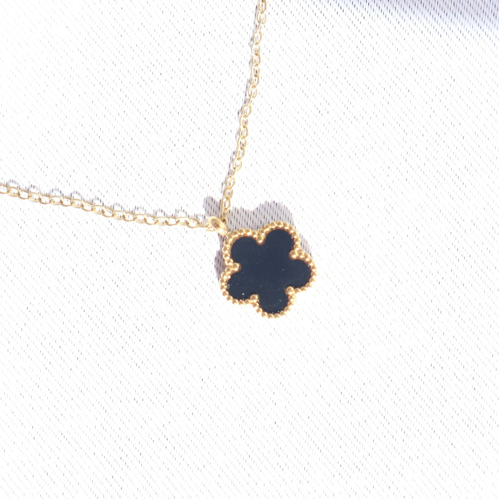 Midnight Clover Pendant Necklace – 18K Gold Plated Stainless Steel – Waterproof Gold Jewelry – Aella Jewelry Co.