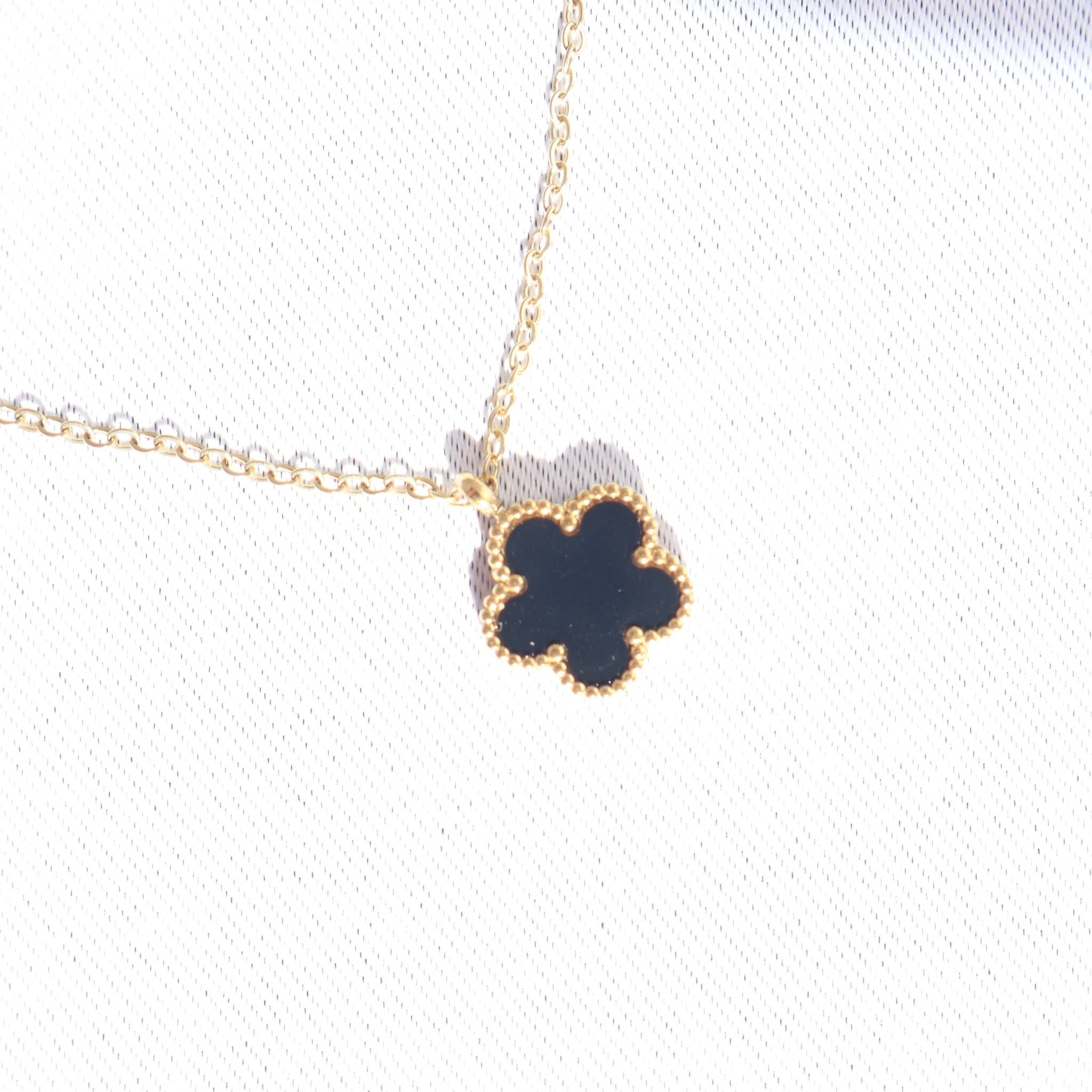 Midnight Clover Pendant Necklace – 18K Gold Plated Stainless Steel