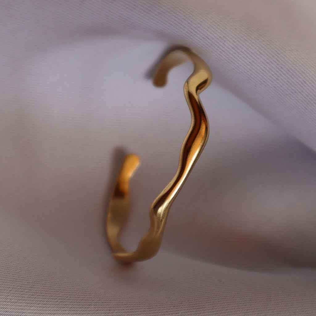 Sculpted Wave Cuff Bracelet – 18K Gold Plated Stainless Steel – Waterproof Gold Jewelry – Aella Jewelry Co.