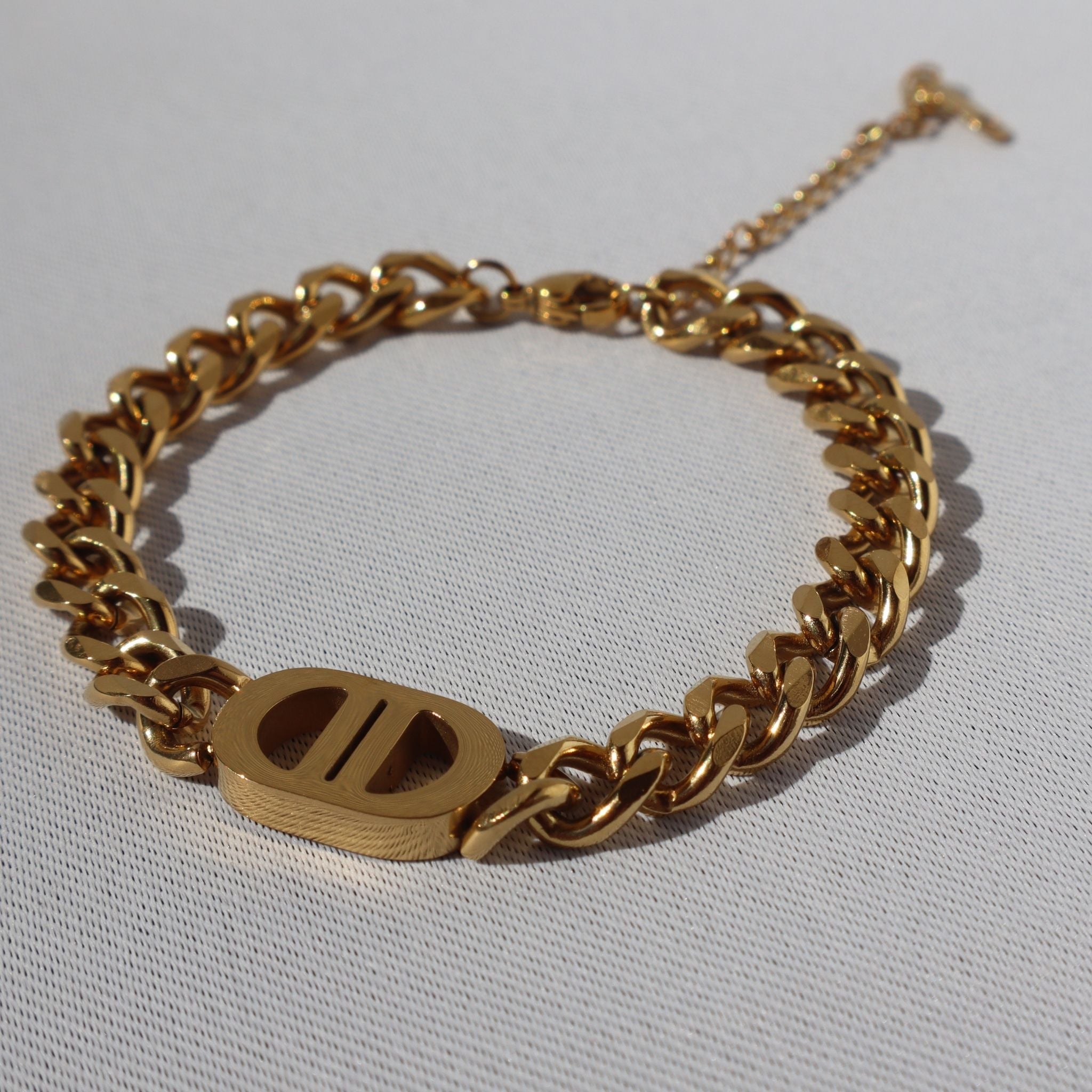 Oval Lock Link Chain Bracelet – 18K Gold Stainless Steel