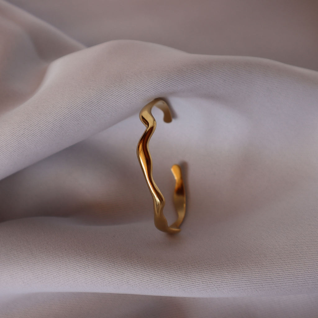 Sculpted Wave Cuff Bracelet – 18K Gold Plated Stainless Steel – Waterproof Gold Jewelry – Aella Jewelry Co.