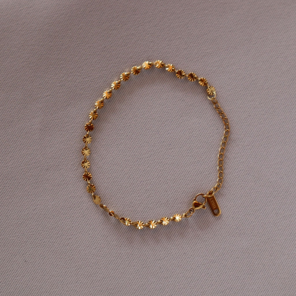 Sunburst Disc Link Bracelet – 18K Gold Plated Stainless Steel – Waterproof Gold Jewelry – Aella Jewelry Co.