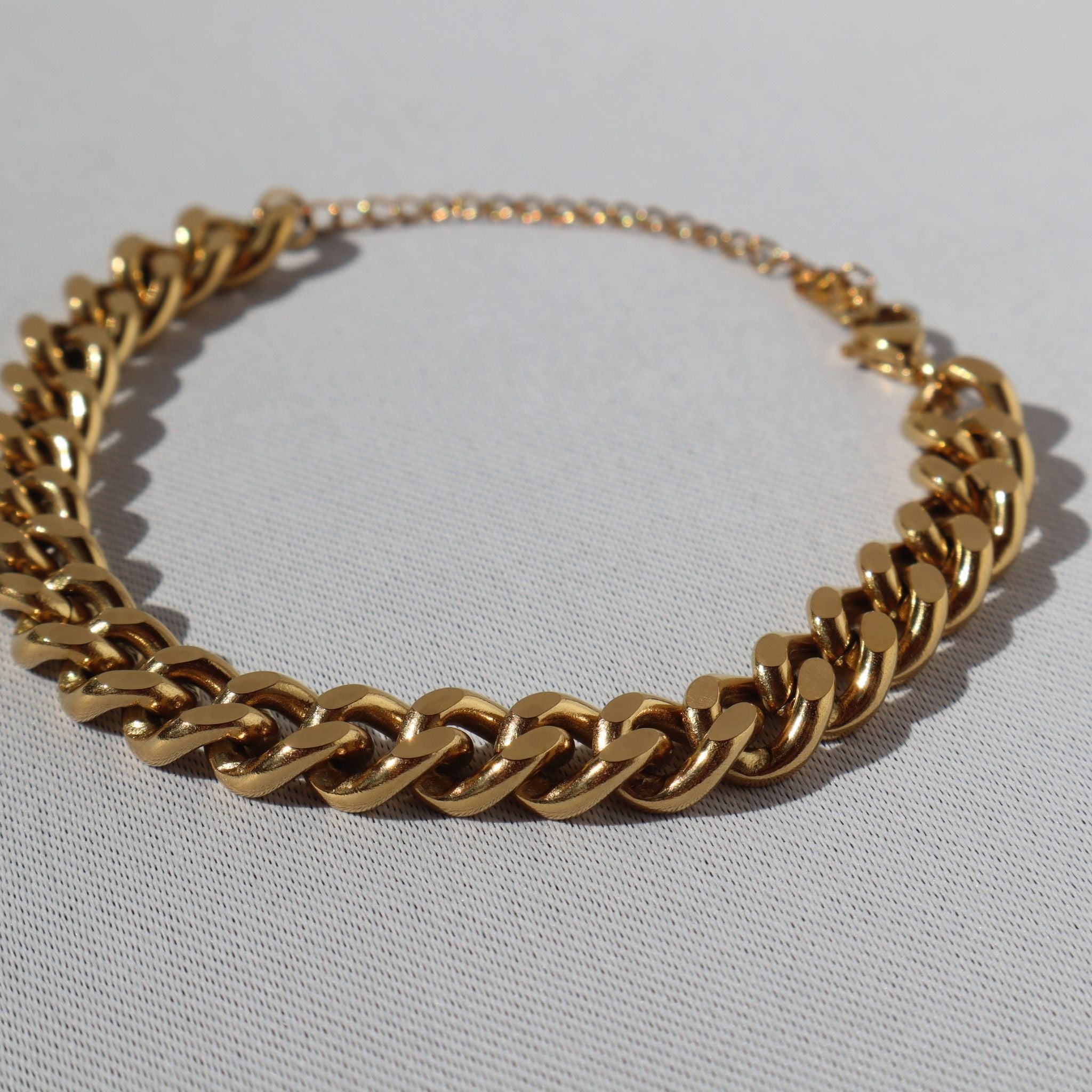 Bold Curb Chain Bracelet – 18K Gold Plated Stainless Steel