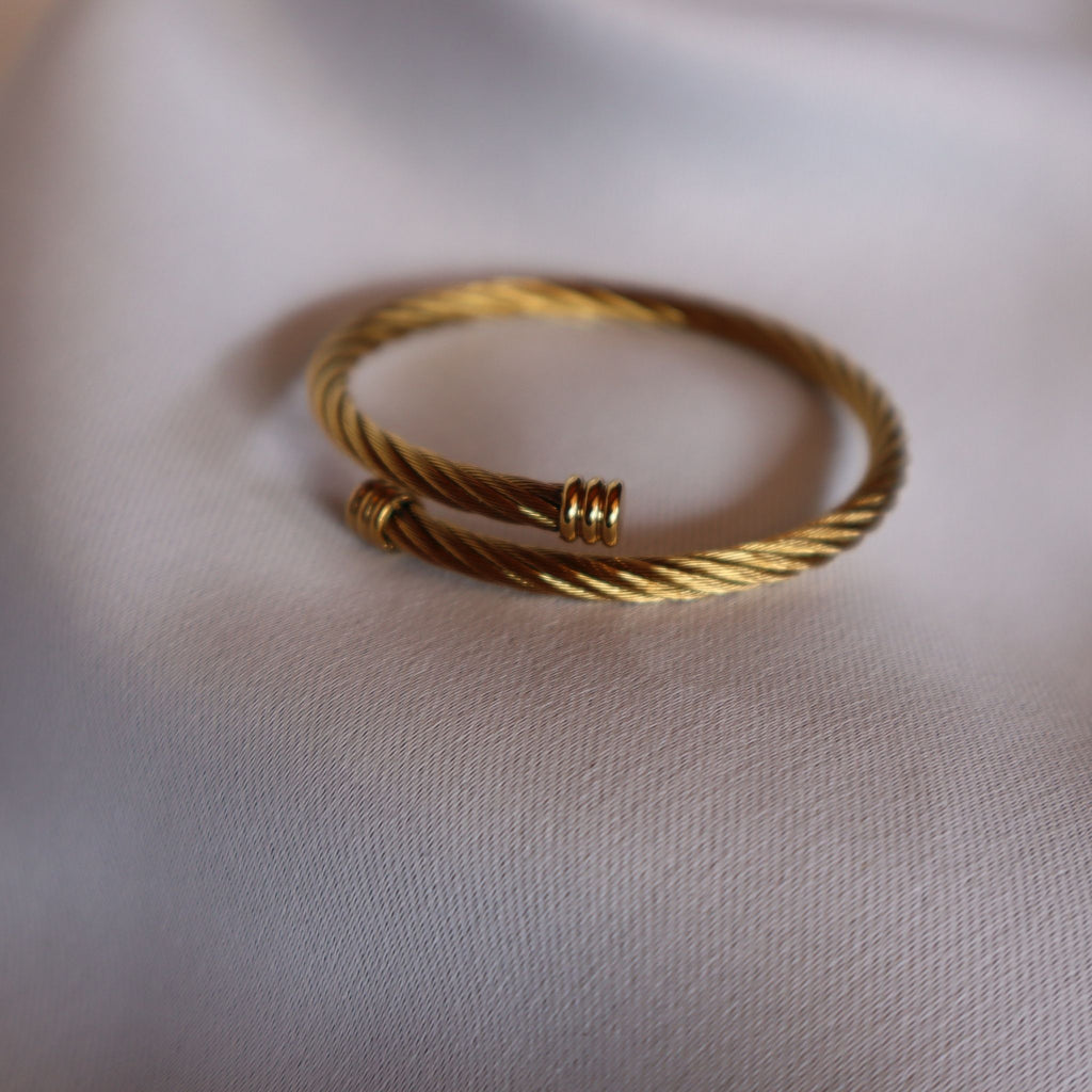 Twisted Cable Cuff Bracelet – 18K Gold Plated Stainless Steel – Waterproof Gold Jewelry – Aella Jewelry Co.