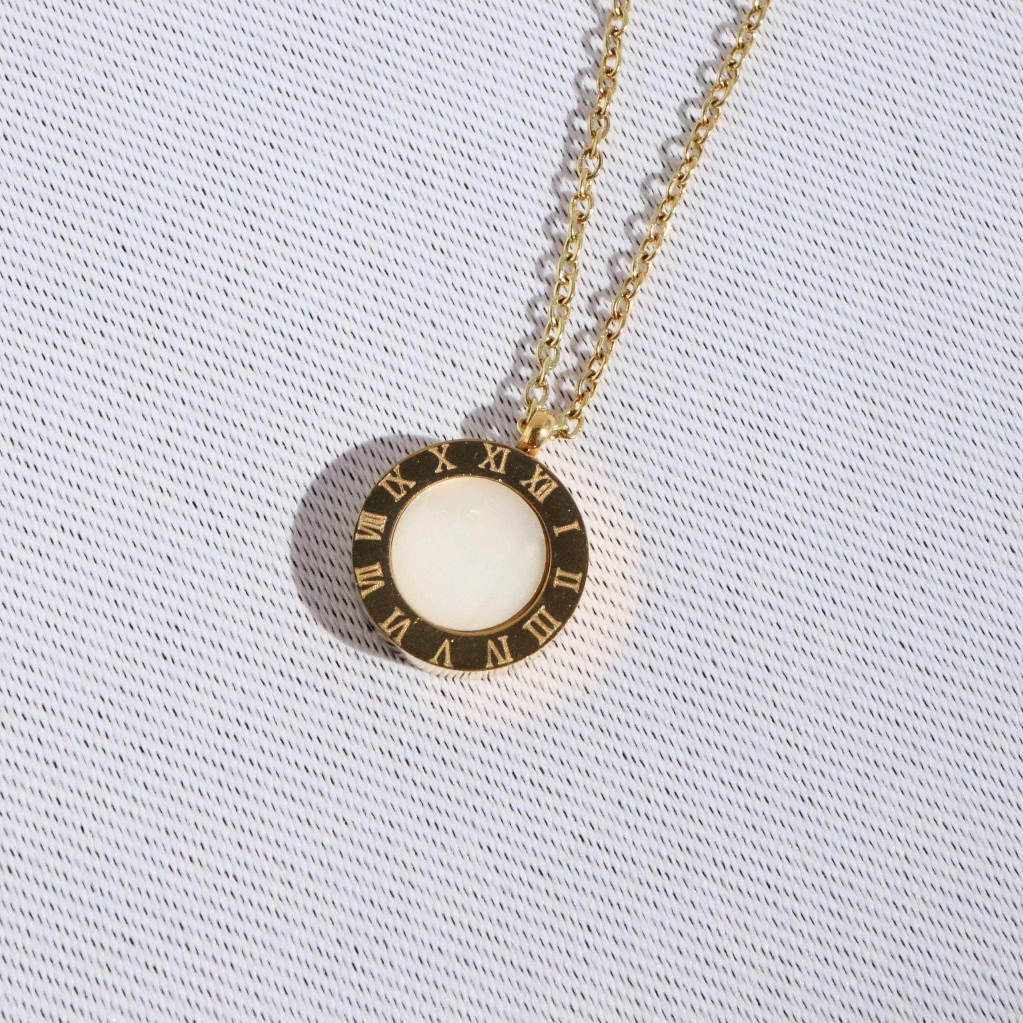 Reversible Roman Coin Pendant Necklace – 18K Gold Plated Stainless Steel